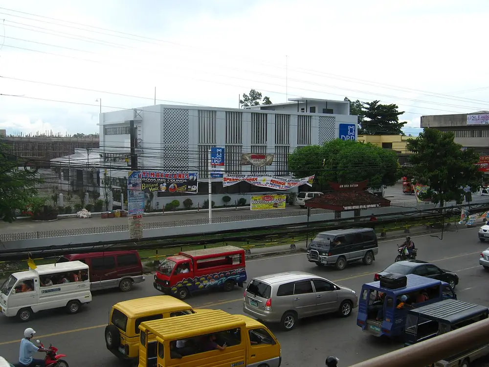 Jeepneys and traffic on a philippine city road - how to withdraw usdt to gcash
