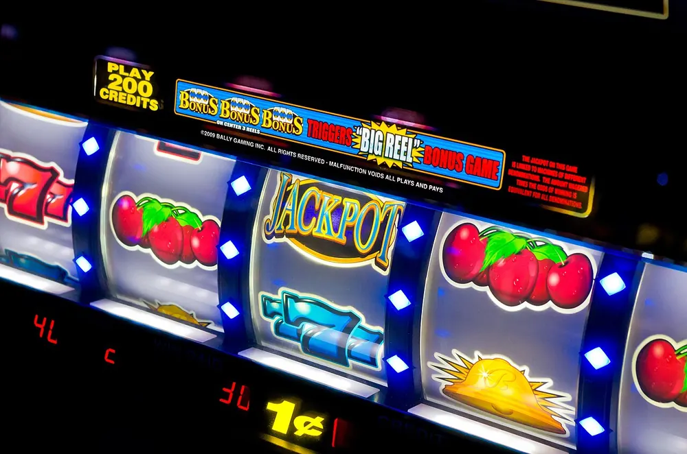 paano manalo sa slot machine - Close-up of lit slot machine reels