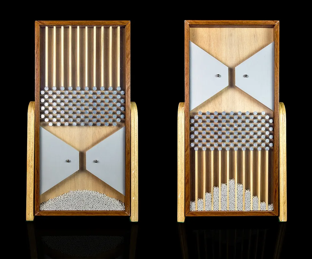 Galton board showing the binomial distribution behind plinko odds - plinko casino game