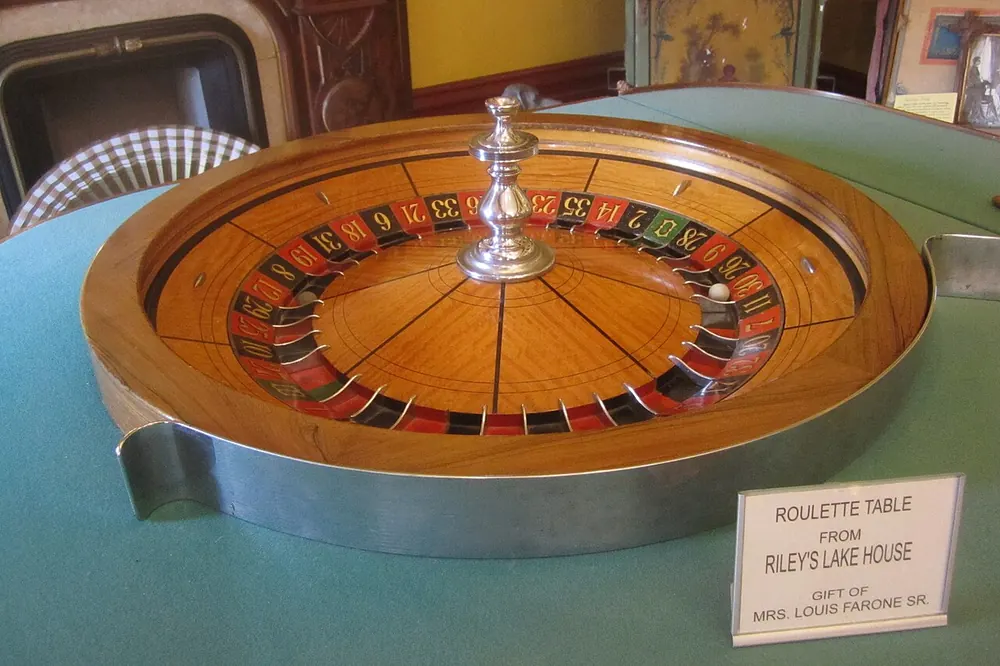 Wooden roulette wheel on a table - roulette strategy low risk
