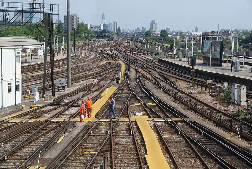 Railway tracks and points, different networks for the same usdt token - trc20 vs erc20 casino deposit